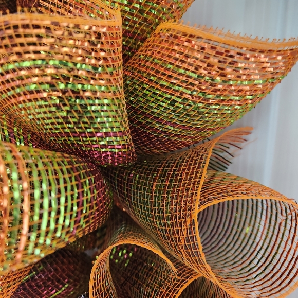 NWOT HANDMADE DECO MESH WREATH - Picture 4 of 7